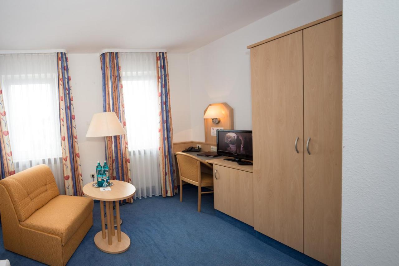 Hotel-Gasthof Weisses Ross Schwaig bei Nürnberg Room photo